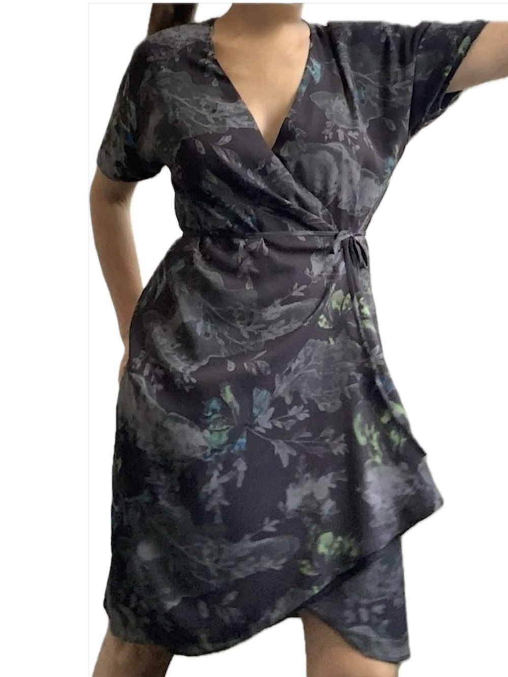 Aritzia Babaton Wallace Short Sleeve Wrap Dress Black Floral Small